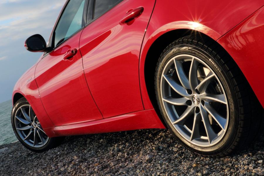 Детали экстерьера Alfa Romeo Giulia Veloce Q4 (952) 2017 года  (JP) (фото 3 из 7)